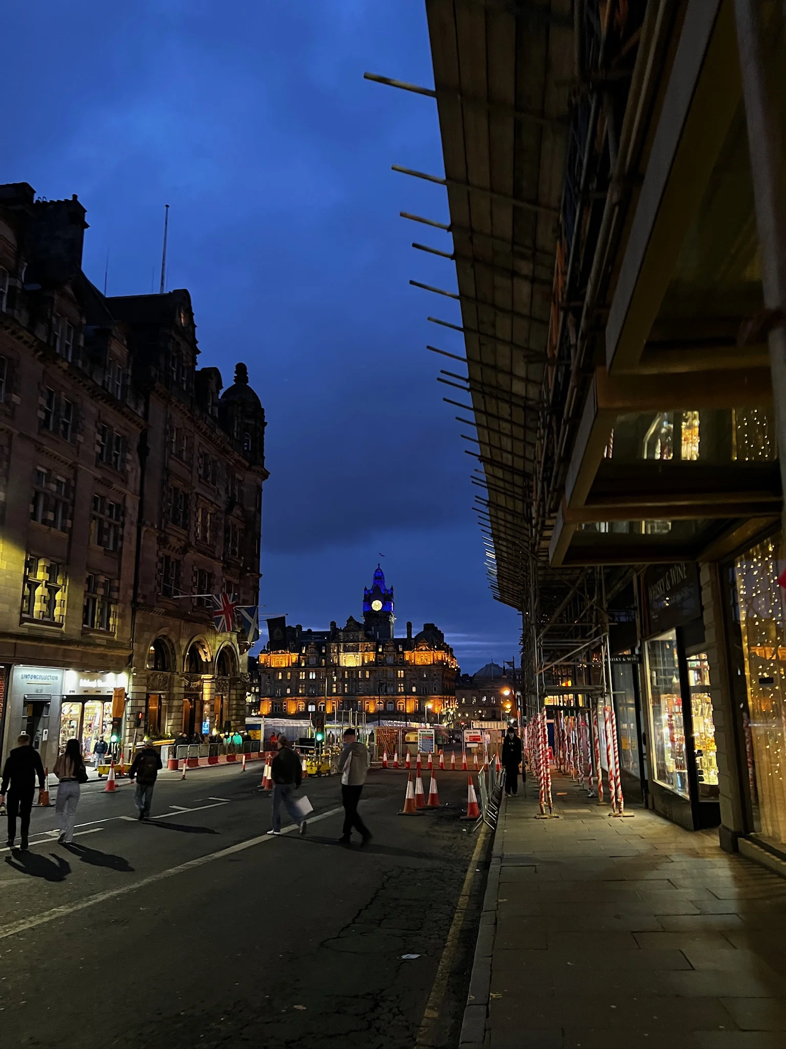 Edinburgh travel moment with friends during the trip